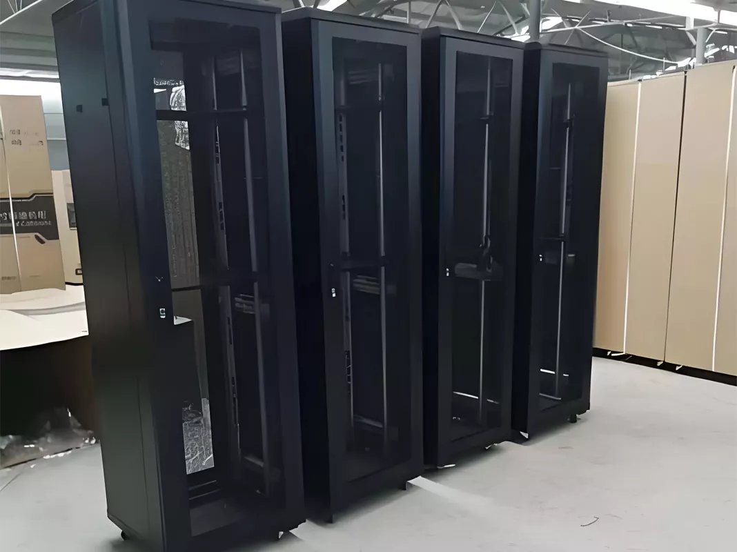 Cabinet de rețea a camerei calculatoarelor